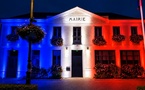 Saint-Pierre-de-Manneville : une mairie aux couleurs nationales sur l’air de Douce France, un message contre les violences