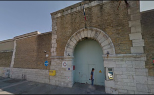 Émeute au centre pénitentiaire de Valence (Drôme) : deux surveillants conduits à l'hôpital 