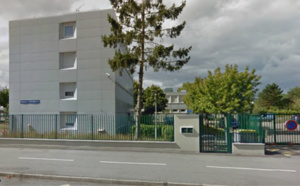 Maurepas : exclue, une collégienne tente d'entrer de force et insulte la principale 