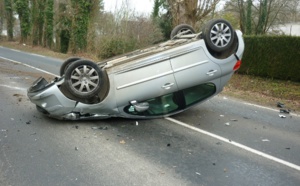 Perte de contrôle route de la Paix aux Andelys, la voiture s'immobilise sur le toit