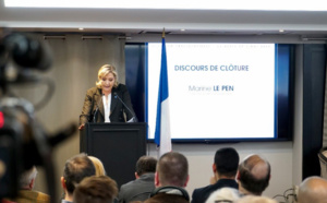 Marine Le Pen à Ecouis (Eure) cet après-midi : la droite et la gauche se lâchent