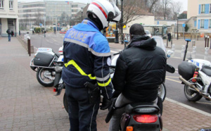 Poissy : cinquante-six piétons et pilotes de deux-roues sensibilisés à la sécurité routière 