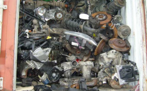 Environnement : 15 tonnes de déchets automobiles dangereux interceptés par la douane à Lyon