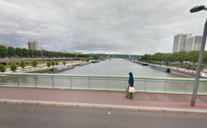 Rouen : un homme tombé dans la Seine du pont Jeanne d'Arc secouru par les plongeurs des pompiers 