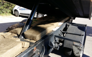 Bayonne : 3 millions d'euros de drogue dissimulés sous le plancher du camion-benne 