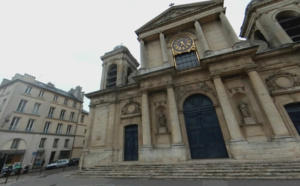 A Versailles, le sacristain de l'église Notre-Dame surprend le cambrioleur et le livre à la police