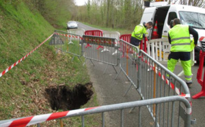La Houssaye : la RD35 fermée à la circulation à cause de l'ouverture d'une marnière