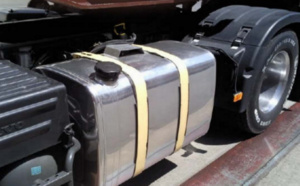 Moulineaux : fuite sur le réservoir du camion, près de 200 litres de carburant sur la route