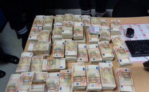 1 million d'euros en billets de banque découvert dissimulé dans une voiture près d'Hendaye