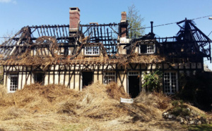 Eure : une chaumière normande détruite dans un incendie qui serait d'origine accidentelle 
