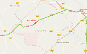 Sortie de route sur la RN31 à Avesnes-en-Bray : la voiture retenue par un arbre dans le fossé 