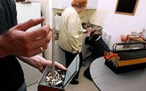 Eure : une personne âgée se fait voler 800€ et des bijoux par de faux agents des eaux à Château-sur-Epte 