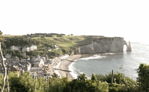Le corps sans vie d’un fonctionnaire de police de Seine-Maritime découvert au pied de la falaise à Étretat 