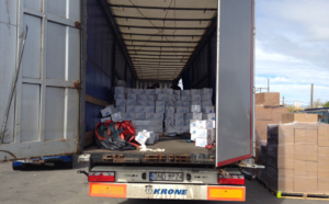 450 kg d'herbe de cannabis et de cocaïne découverts parmi des fûts de tomate