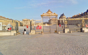 Yvelines : la pseudo-militaire, armée d’un revolver factice, est arrêtée à l’entrée du château de Versailles 