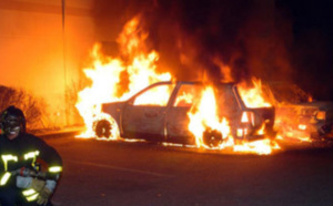 Seine-Maritime : quatre véhicules et dix poubelles détruits par le feu à Rouen
