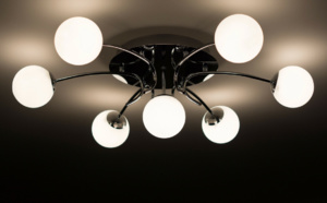 Évreux (Eure) : il roue de coups son jeune frère pour une histoire de lumière allumée 