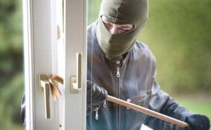 Meulan-en-Yvelines : les deux jeunes étaient en train de forcer le volet d’une maison à l’arrivée de la police