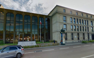 Manifestation de policiers à Versailles (Yvelines) : ils revendiquent la gratuité du stationnement 