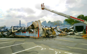 Le feu ravage l'atelier de production de la société Alma Mater à Bernay