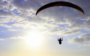 Seine-Maritime : un parapentiste en difficulté bloqué dans une crique près d’Octeville-sur-Mer
