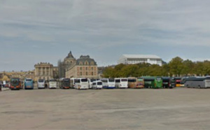 Yvelines : un autocar de tourisme dégradé volontairement par un jet de pierre à Versailles 