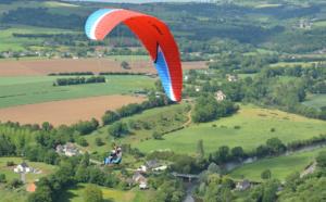 Seine-Maritime : un parapentiste coincé dans un arbre à 10 m de hauteur après une chute