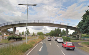 Evreux : elle se jette du haut d'une passerelle et atterrit sur le capot d'une voiture