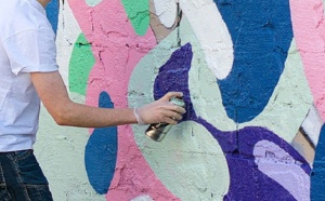 Le Havre : filmé par la vidéo-surveillance, la bombe de peinture en main dans un immeuble