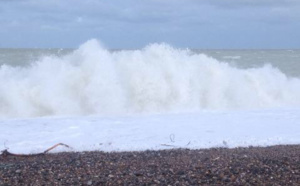 Rafales de vent et mer très forte sur la façade maritime de la Normandie : appel à la prudence 