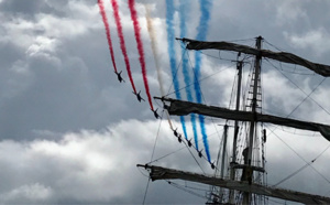 La Patrouille de France se donne en spectacle dans le ciel de Rouen en clôture de l’Armada 2019