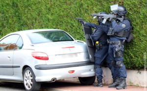 Retranché chez lui, dans les Yvelines, il menace de tuer son père : le forcené se rend aux policiers du RAID 