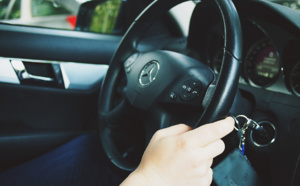 Un chauffeur VTC se fait voler sa voiture par quatre hommes armés, aux Clayes-sous-Bois (Yvelines)