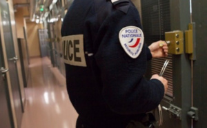 Seine-Maritime : ivre et sans permis, sa voiture finit sur le toit au milieu de l’A150, près de Rouen 