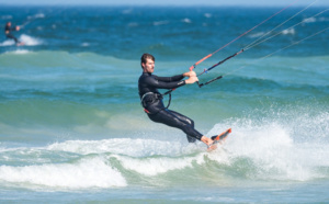Deux kitesurfeurs en difficulté secourus au large de Merville-Franceville (Calvados)