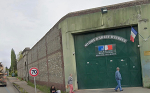 Ils s’apprêtaient à parachuter trois téléphones et une chicha par-dessus le mur de la prison d’Évreux