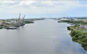 Suspicion de pollution aquatique dans le Grand canal du Havre : les pompiers font des recherches 