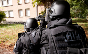 Yvelines : retranché dans sa chambre d’hôtel, le forcené est maîtrisé par les policiers du Raid 