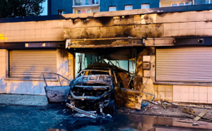 Des locaux associatifs attaqués à la voiture bélier et incendiés cette nuit à Poissy (Yvelines)