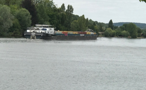 Seine-Maritime : une barge à la dérive sur la Seine à Caudebec-lès-Elbeuf 