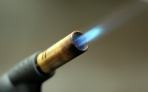 Un jeune incendiaire interpellé en possession d’un chalumeau aux Mureaux (Yvelines) 