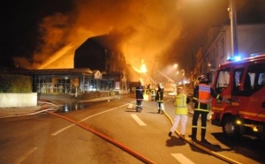 Un magasin de bricolage détruit par un incendie à Eu: les quatre employés au chômage