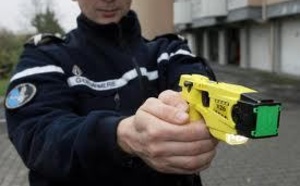 Sur une aire de l'A13, un suspect grièvement brûlé dans l'explosion provoquée par un tir de Taser