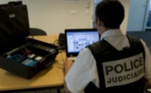 Ils ouvraient de faux comptes bancaires au nom de sociétés fictives pour "blanchir" des chèques détournés