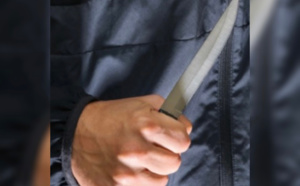 Seine-Maritime : sa mère suicidaire, il appelle les secours et les menace avec des couteaux 