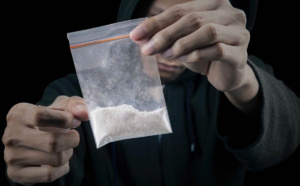 Seine-Maritime : il dissimule 100g d’héroïne dans son pantalon à la vue des policiers à Elbeuf 