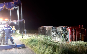 Seine-Maritime : un camion transportant des vaches se couche sur le flanc route de Fauville à Yébleron