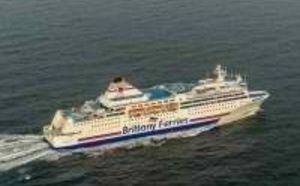 Evacuation médicale d'un passager à bord du ferry Normandie au large de Barfleur