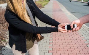 Yvelines : ils extorquent les téléphones de deux adolescentes sous la menace d'une arme