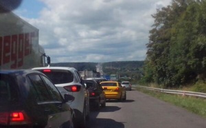 Poids-lourd en feu à Oissel : l'A13 fermée dans le sens Paris-Caen